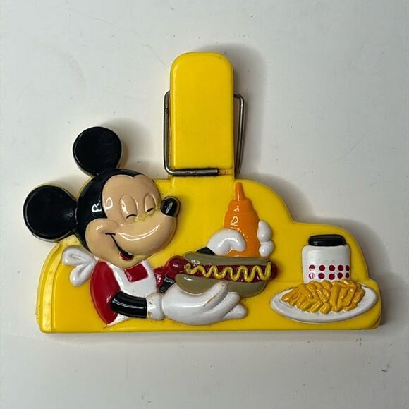 Vintage Hoan Disney’s Yellow Chef Mickey Mouse With Hot Dog Food Bag Clip - Picture 1 of 9